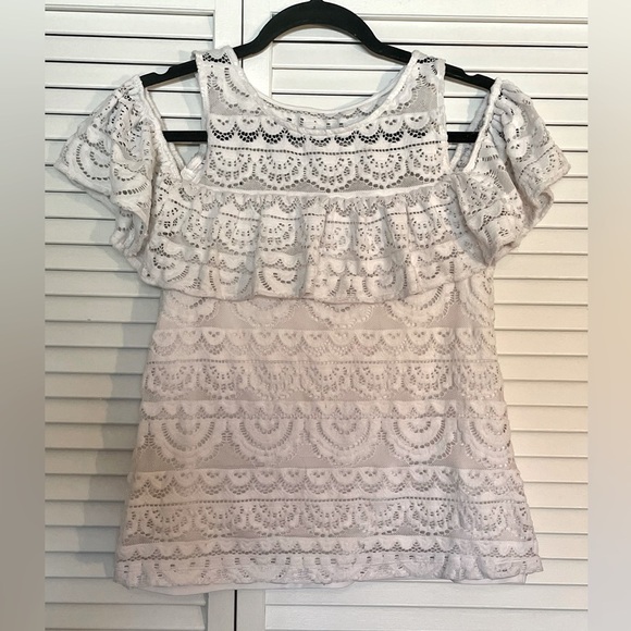 Lilly Pulitzer Tops - Lilly Pulitzer Lace Cold Shoulder Top